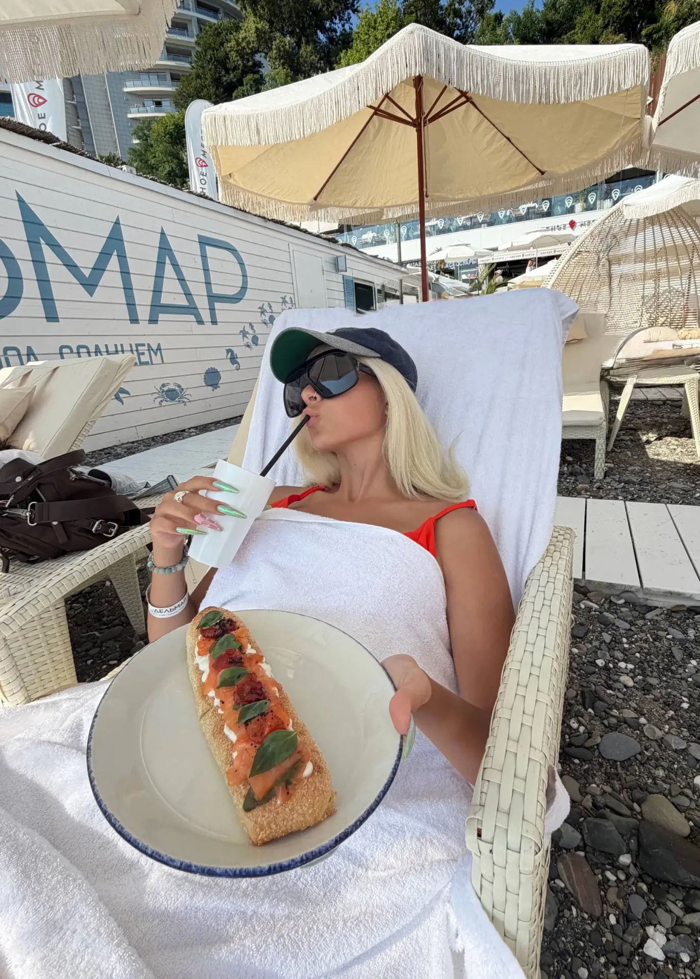 между концертами в летних городах, только на таком вайбе: 😎🏖️

на ватрушках покатались, арбузы пое