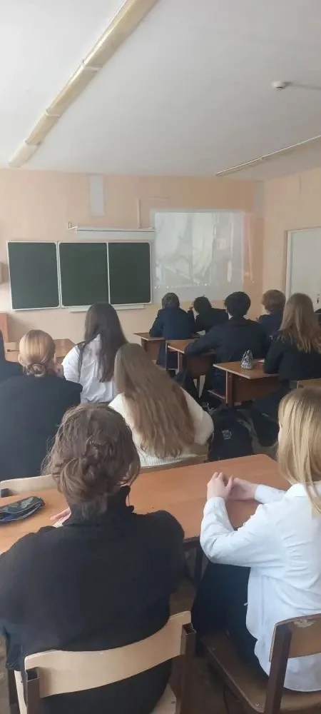 📢 «Билет в будущее»: сегодня говорим о комфортной среде  Каждый четверг в нашей школе проходят профо