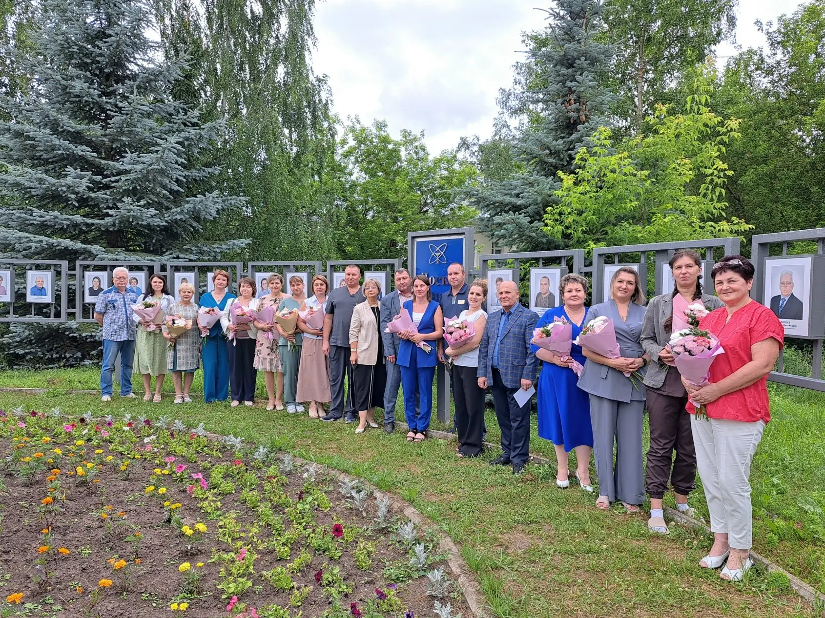 Ко Дню медицинского работника в КБ №50 ФМБА России обновлена главная галерея почета — здесь теперь 2