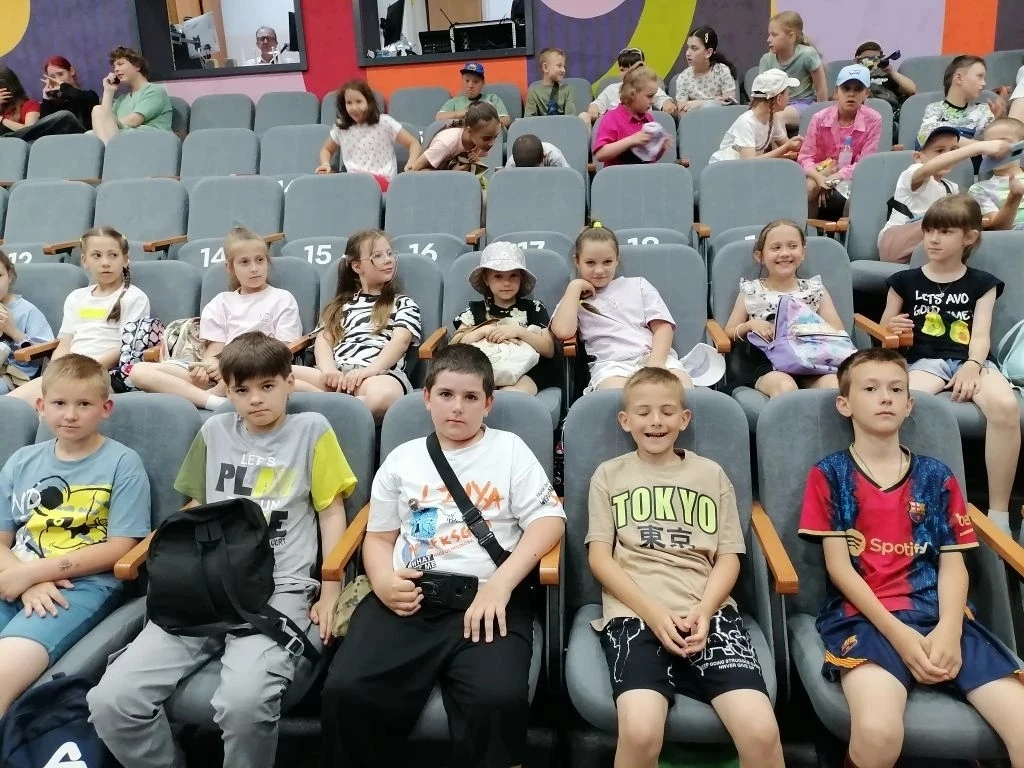 🌈 Нескучное лето в школьном лагере "Радуга" :просмотр спектакля "Синяя птица".

🐦 Отряды нашего ла