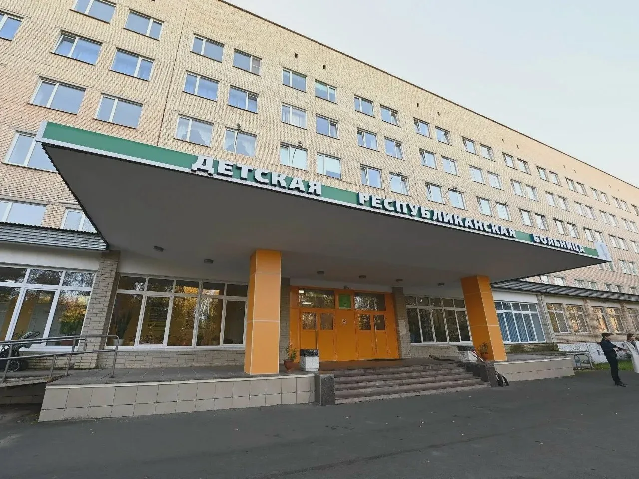 👶 Годовалому малышу из Олонца извлекли кнопку пульта