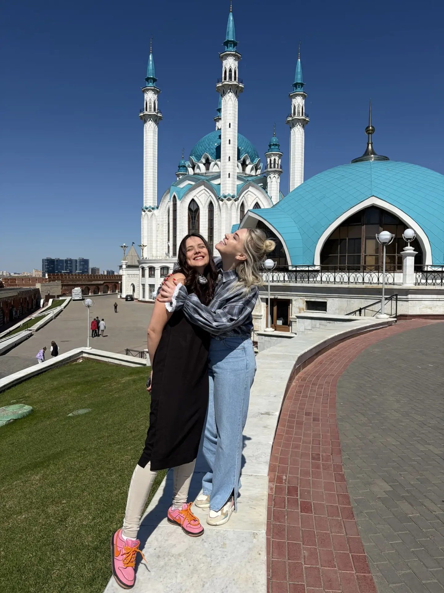 По городу бежала 🏃‍♀️ много гуляли, встретились с подругами, болтали обо всем на свете...