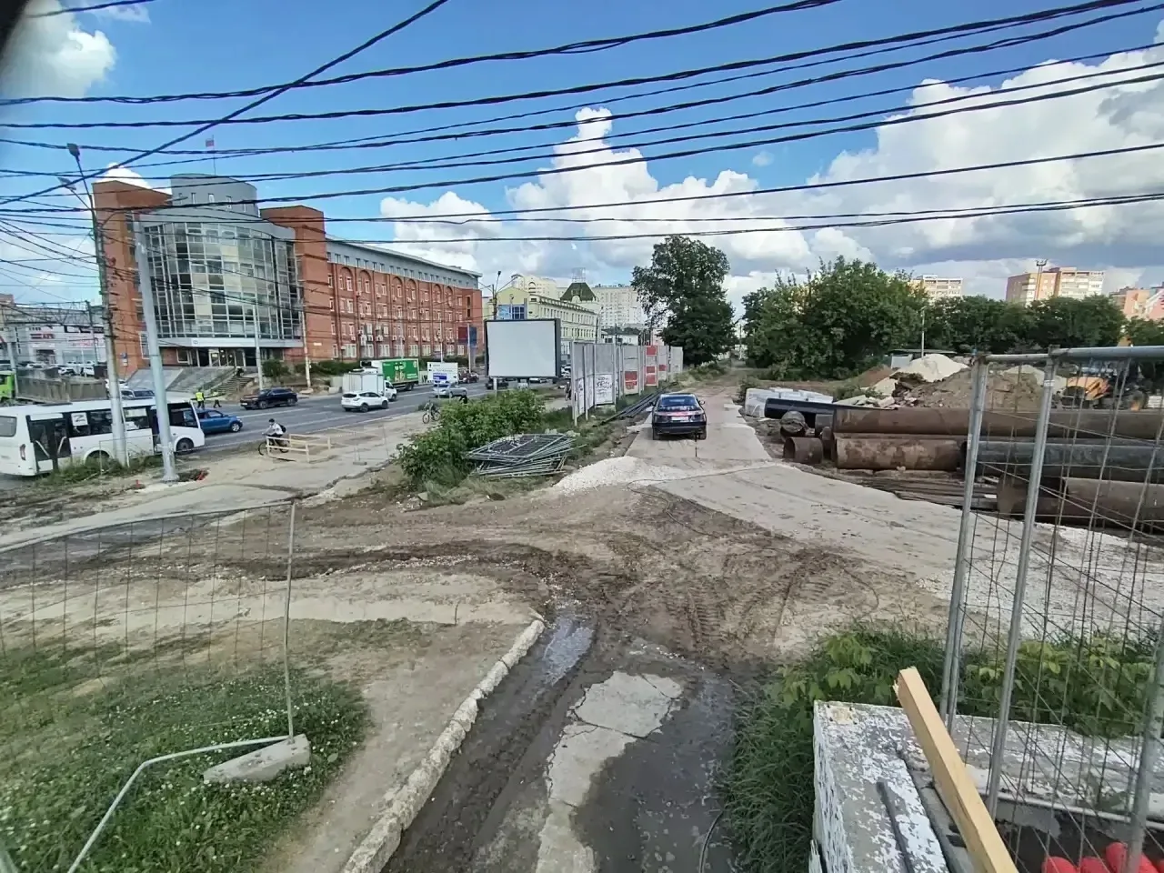 🚧 На Московском шоссе в Рязани продолжается самый сложный этап: укрепляют насыпь под ж...