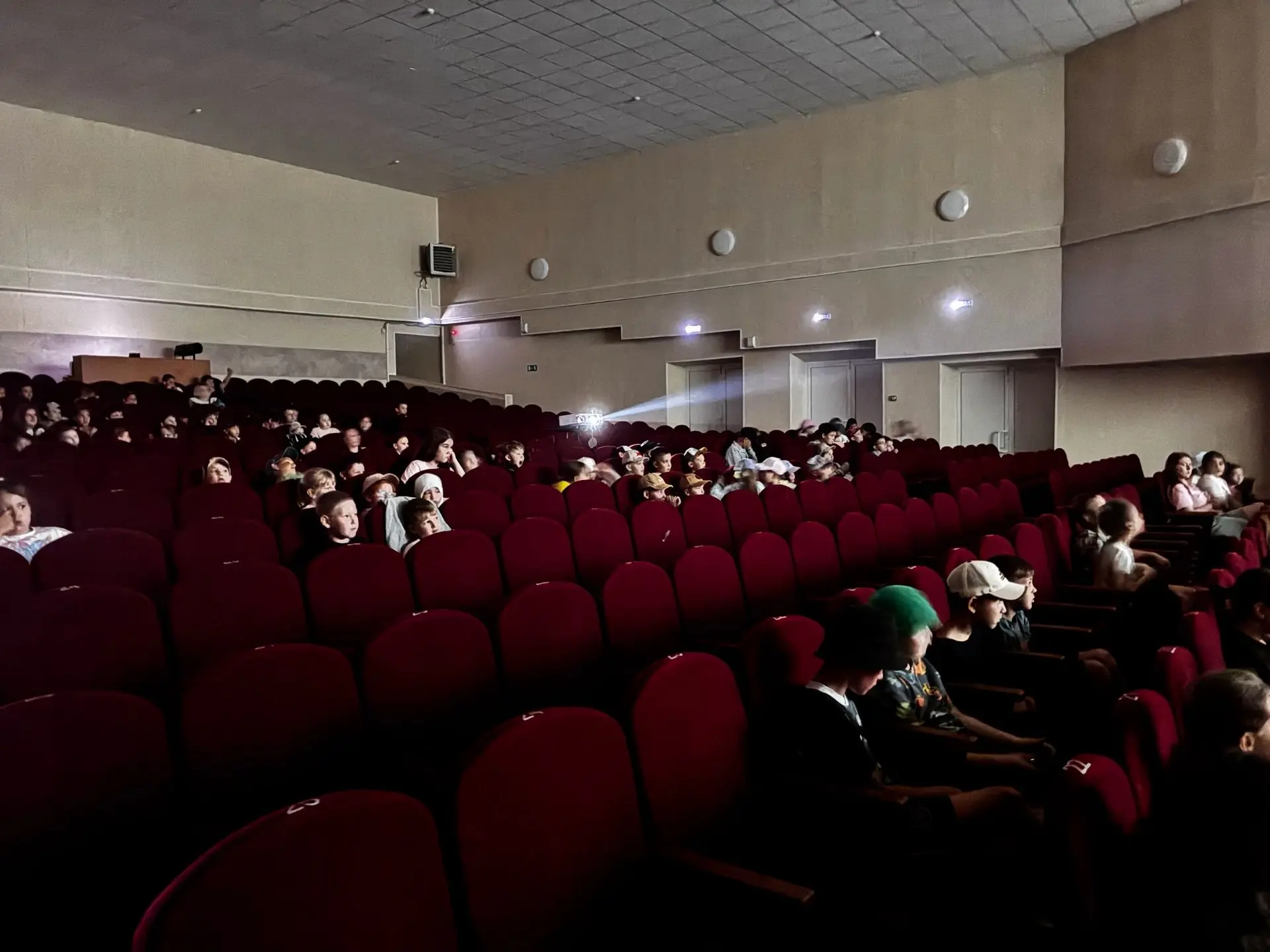 🎬 Киносеанс в сердце лета: ребята из пришкольного лагеря увидели «Горыныча»! 🐉
 
✅ 16 июня Еткульс