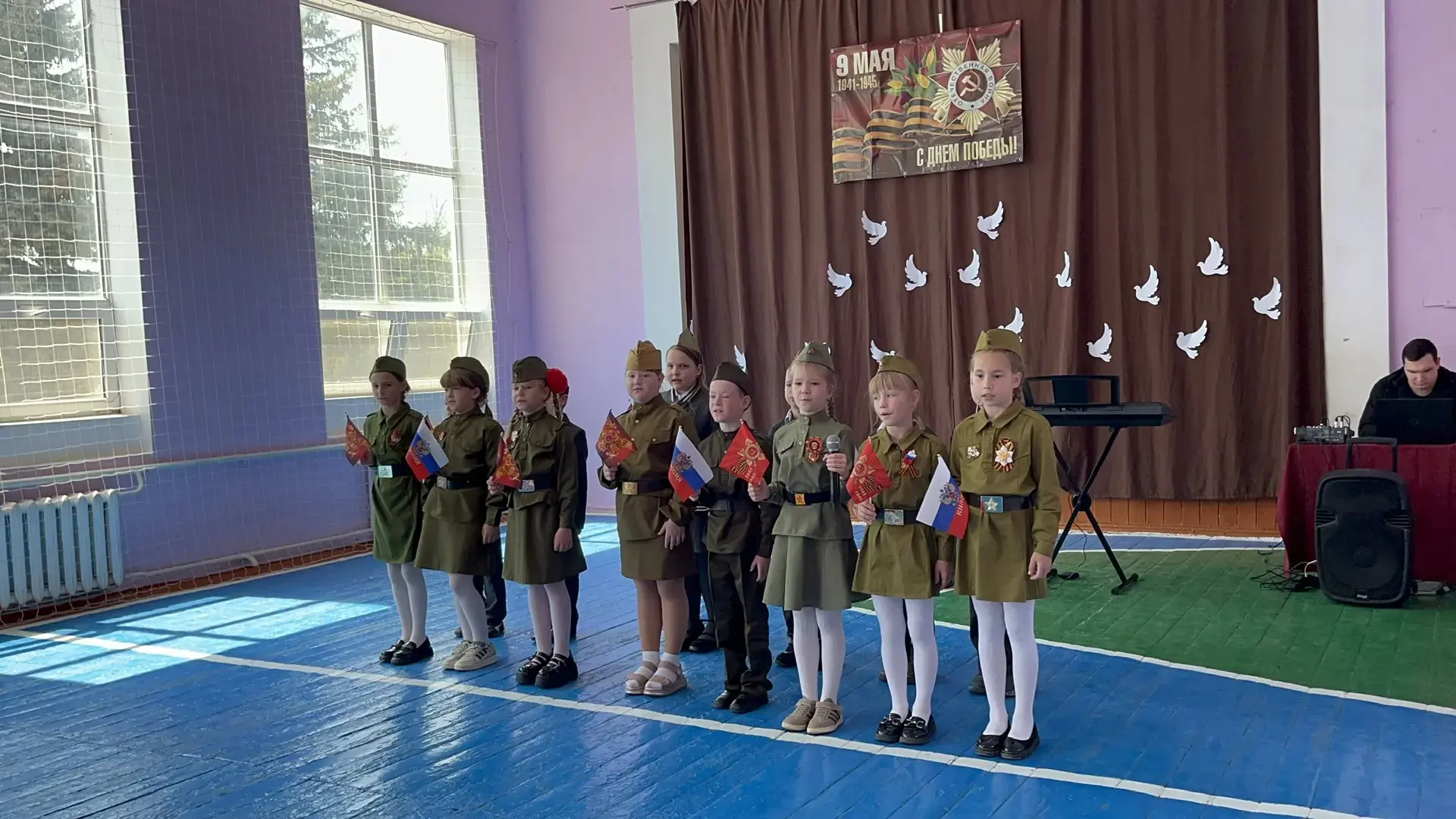 🎖️ В школе прошёл праздничный концерт, посвящённый 9 Мая!

Сегодня в нашей школе царила особая атмо