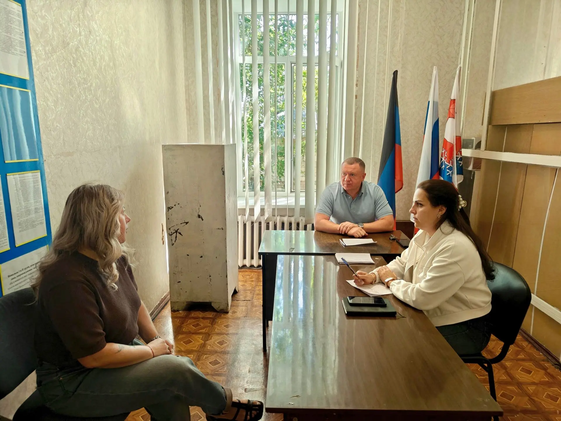 9 сентября провел личный прием граждан, снежнянцы обратились с вопросами, касающимися р...