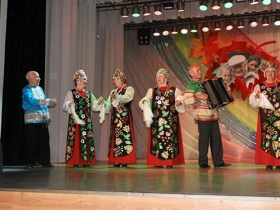 «Осеннее очарование» зовет на сцену и выставку 🍁

В Краснотурьинске пенсионеров приглашают на город