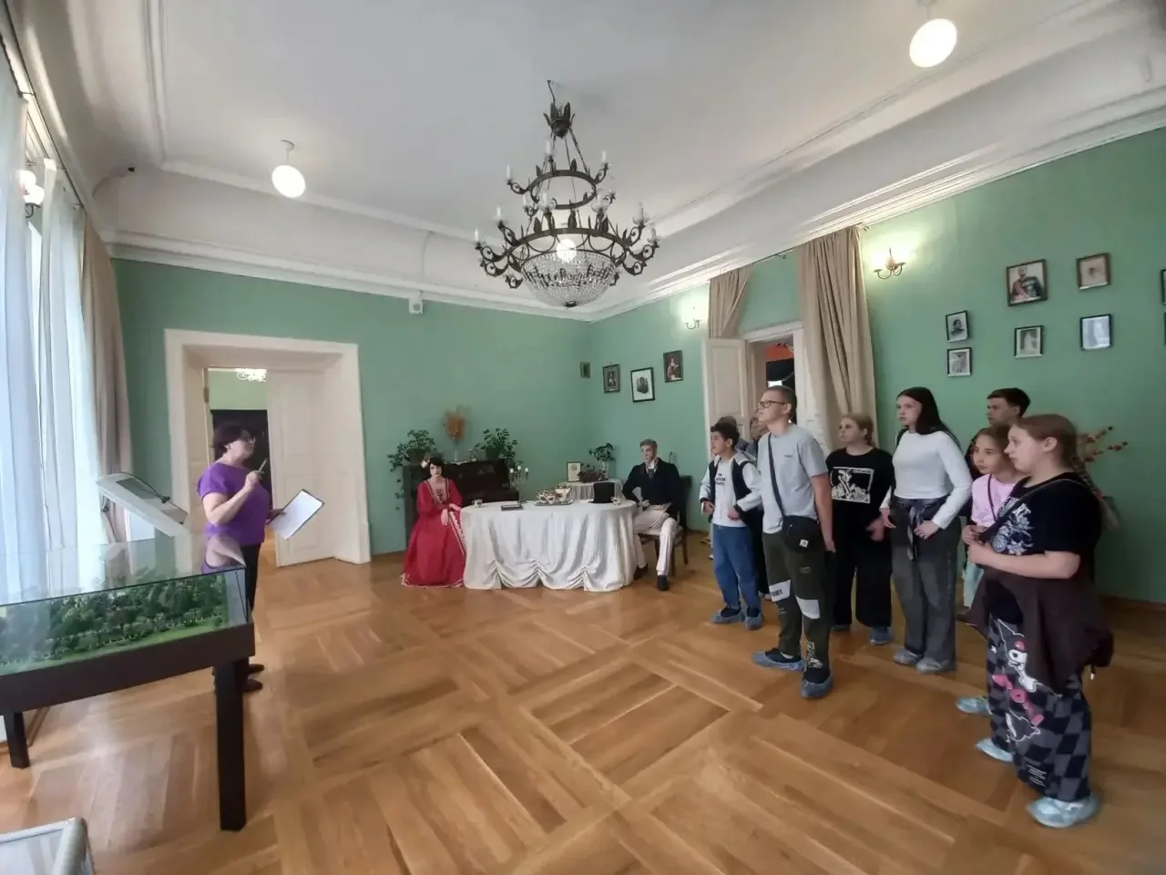 Друзья! 🎉

День 8. 🏛️✨ Тайны старинных стен: как мы снова оказались в гостях у князей Голицыных.

