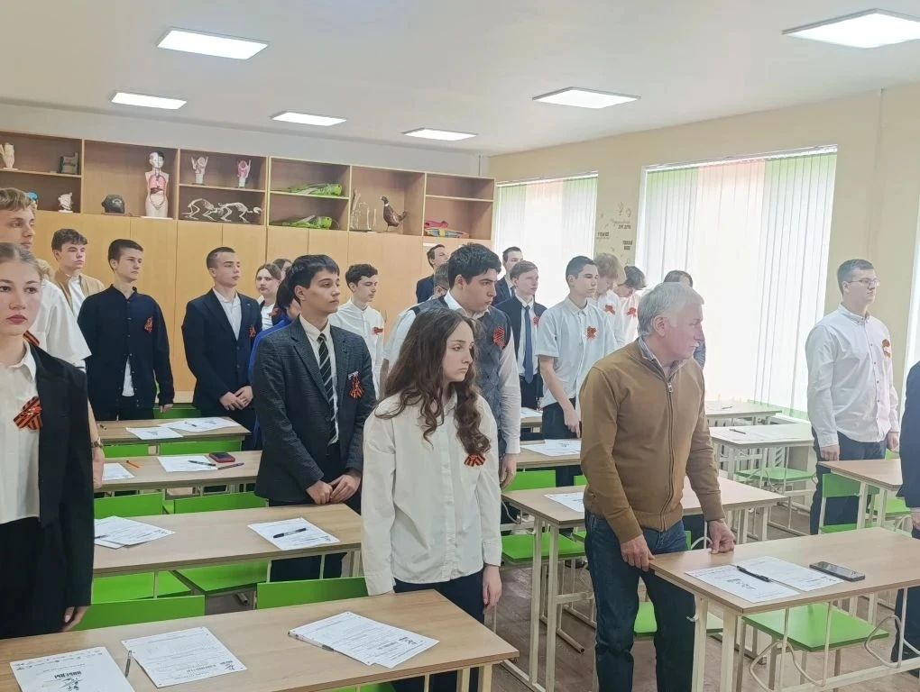 🕊 24 апреля наш лицей присоединился к миллионам людей по всему миру, чтобы почтить память героев и п