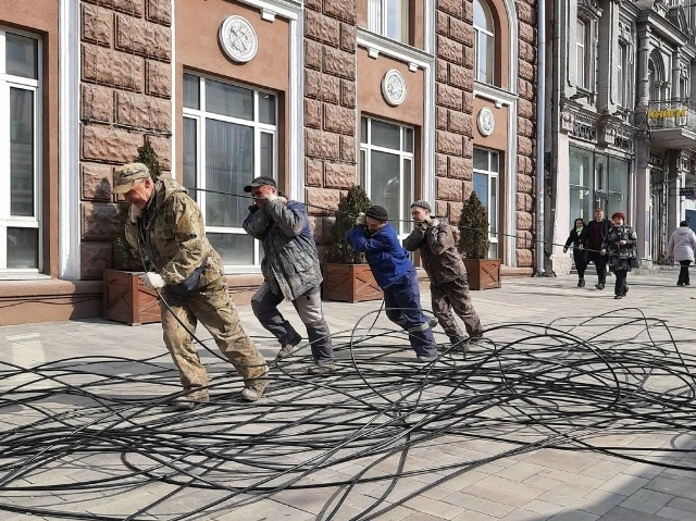 Работают мужики!