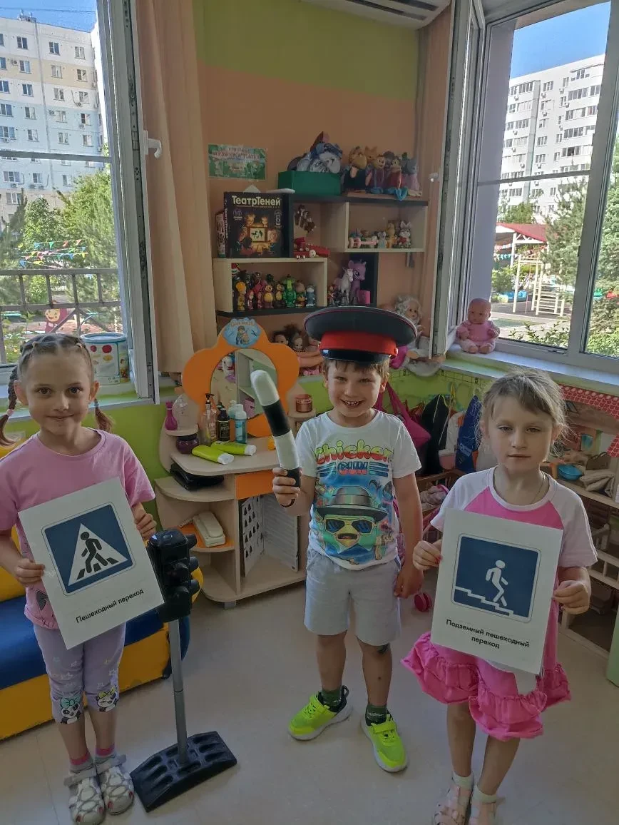 🚦 Изучаем ПДД: путешествие в страну Безопасности! 🚦В  старшей группе прошло увлекательное занятие,