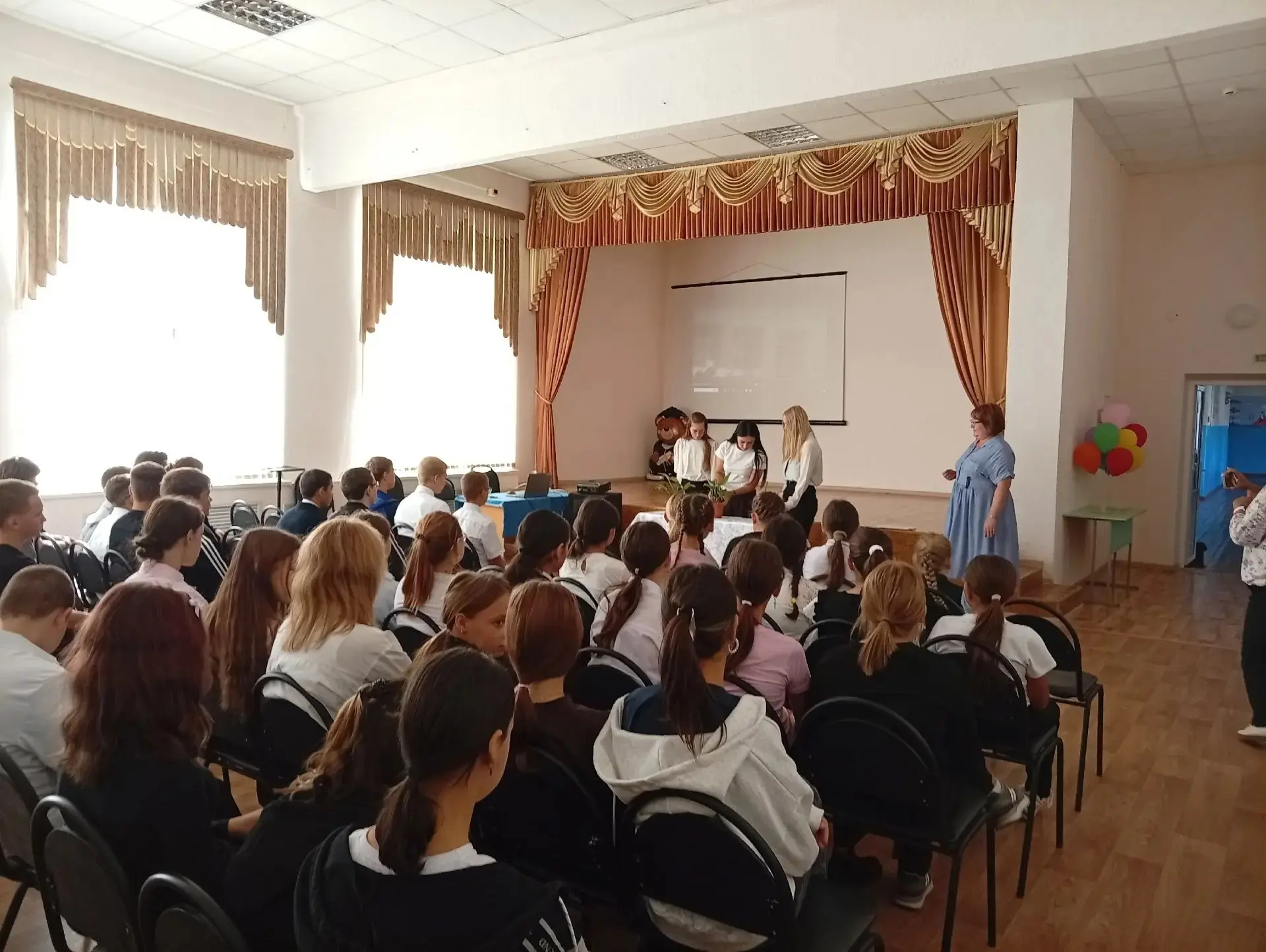 3 сентября в нашей школе прошли мероприятия, посвящённые Дню солидарности в борьбе с те...