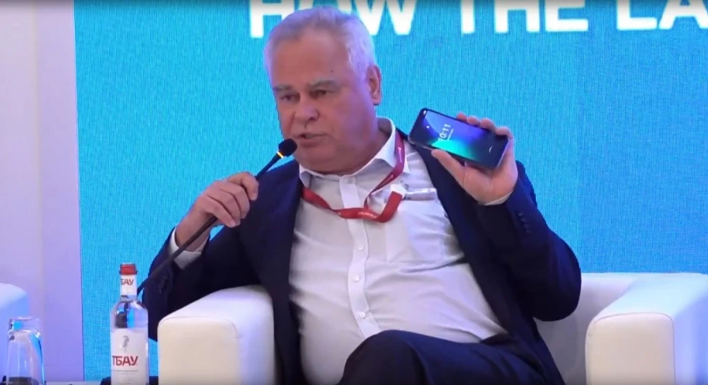 Касперский показал как выглядит телефон, взломать который нереально