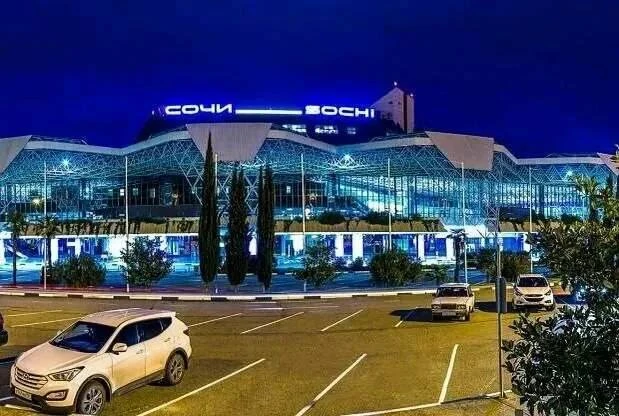 Утром 11 сентября в аэропорту Сочи задерживаются 46 рейсов на вылет и столько же на при...