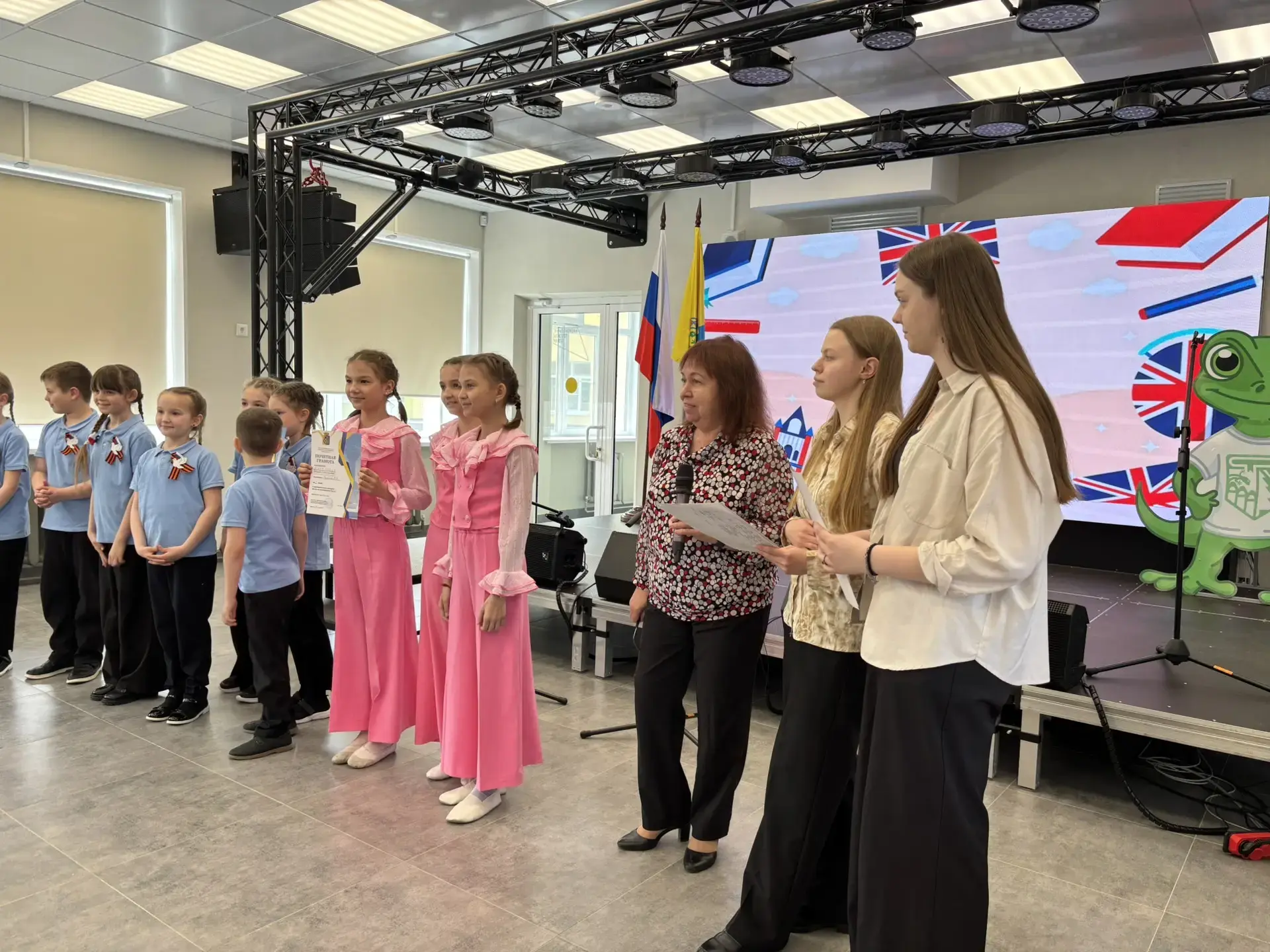 Творчество, язык и вдохновение: ФФМК НТГСПИ принял участие в муниципальном конкурсе песни на иностра