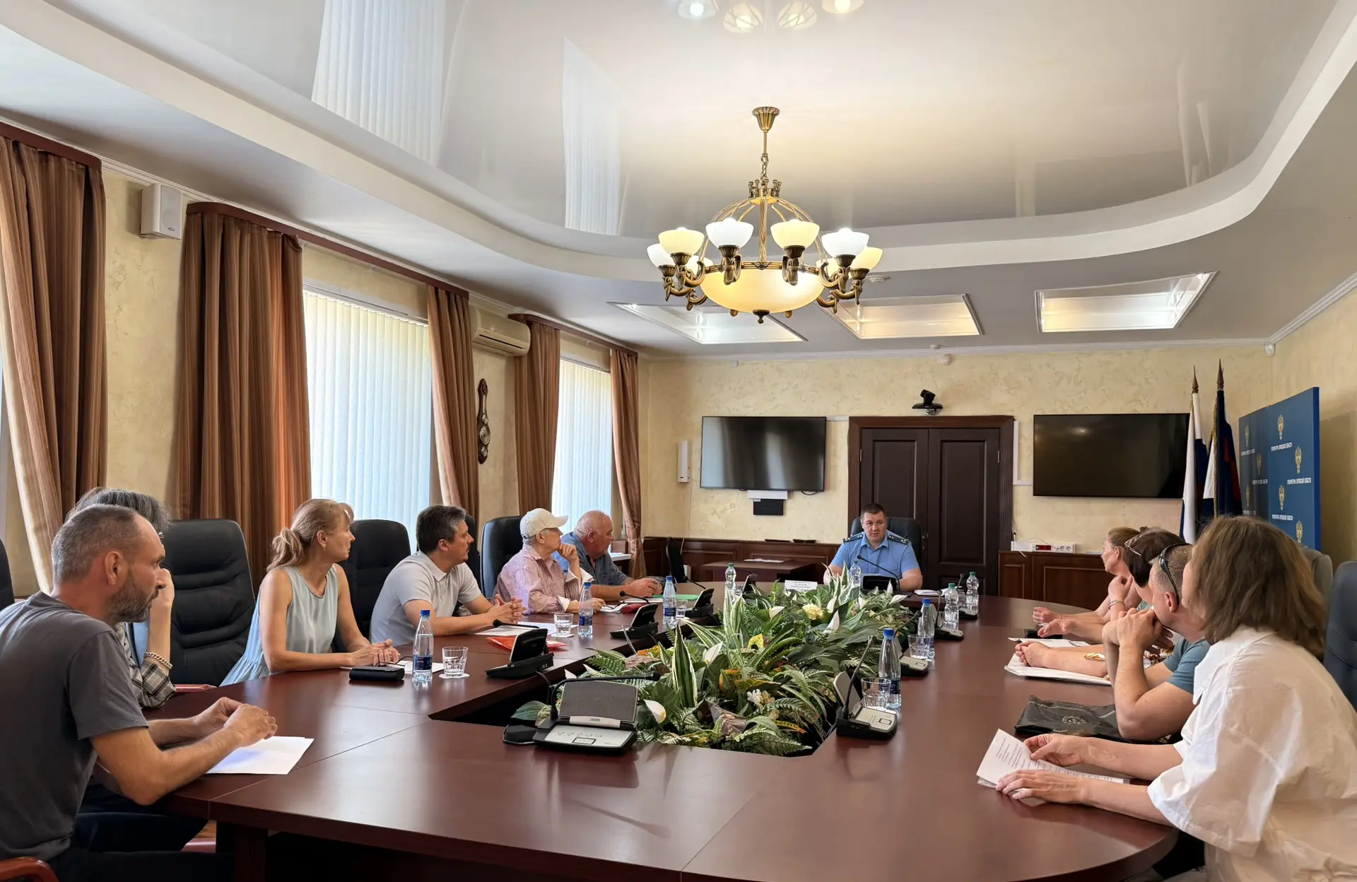 Сегодня первый заместитель прокурора Орловской области Юрий Пахолков провел тематический прием по во