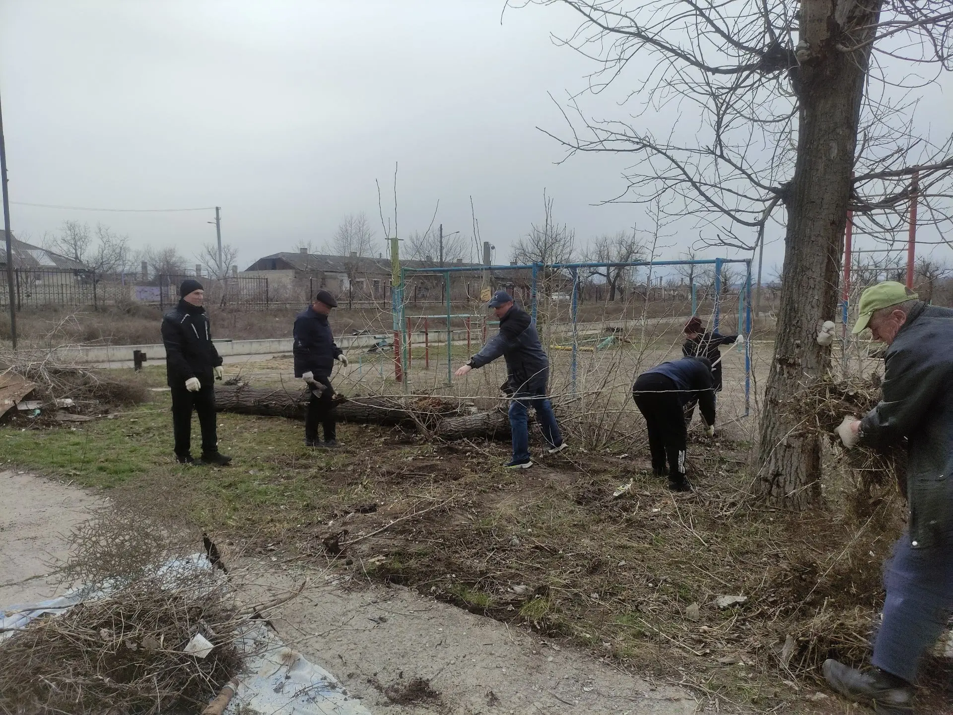 26.03.26 года дружный коллектив МБУ ДО «РСШ» принял активное участие в общегородском субботнике. Сот