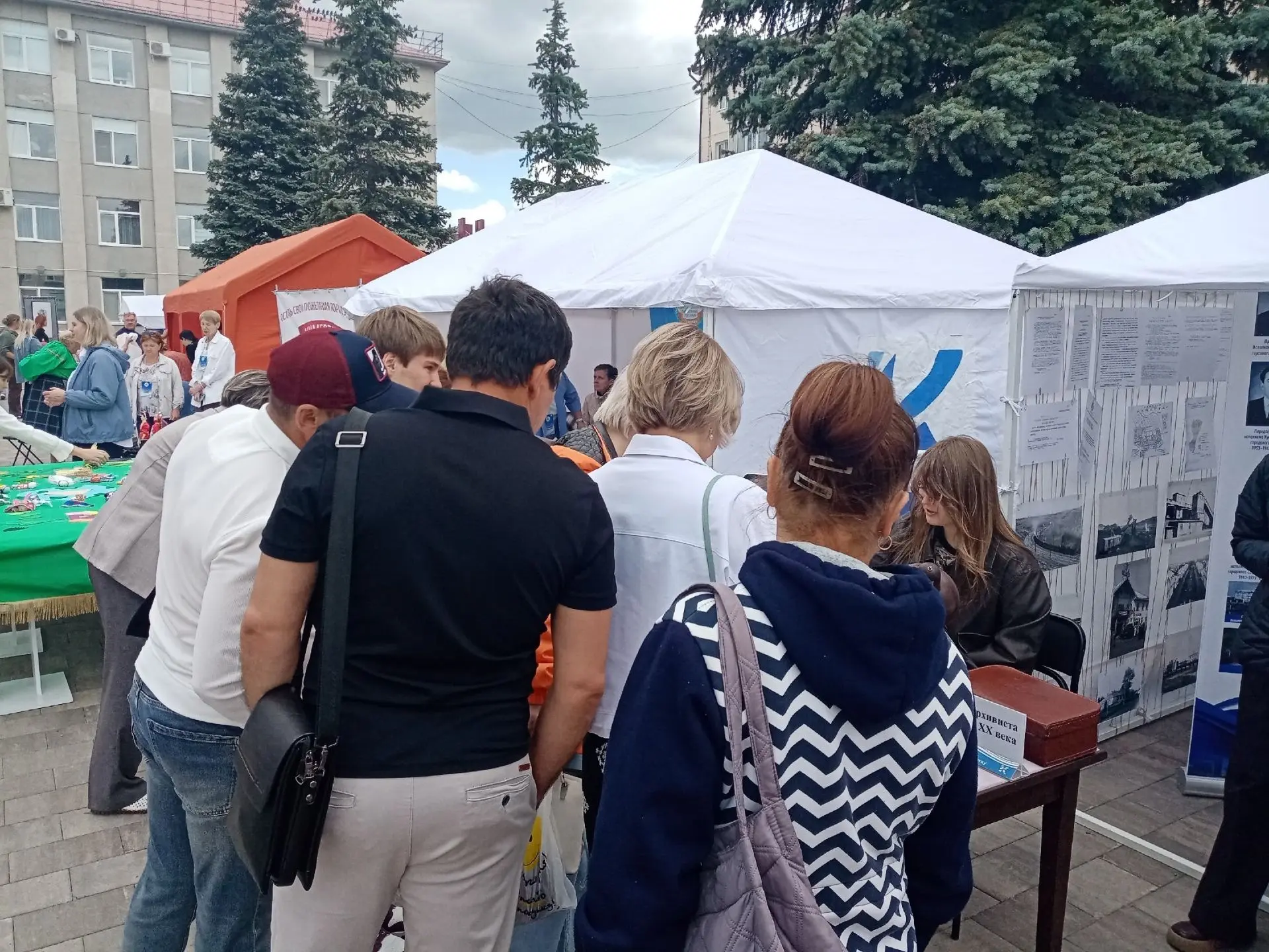 Сегодня, в День города Кумертау, шатер архива стал настоящей машиной времени! Мы постар...