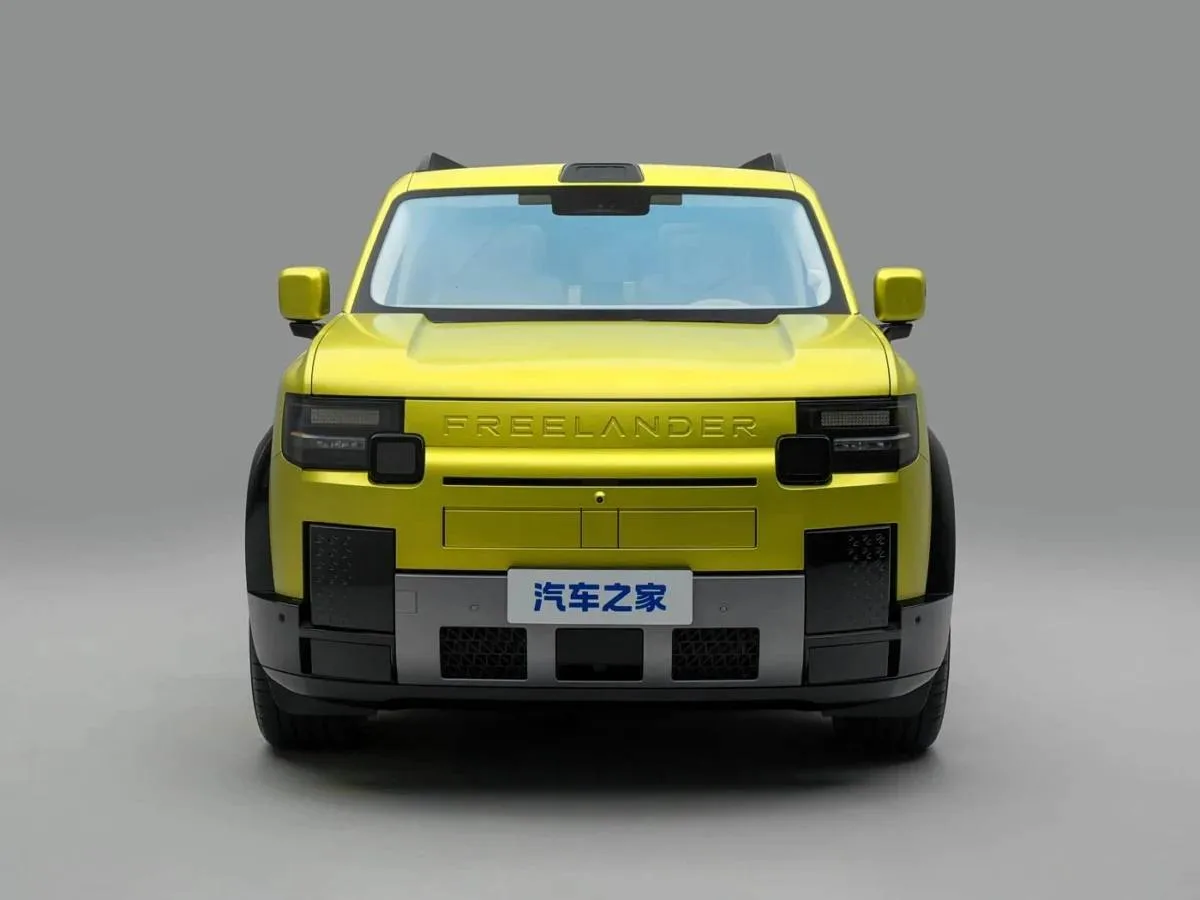 Новый Freelander 8 превратили в китайскую квартиру на колёсах — в салон установили 46,3-дюймовый экр