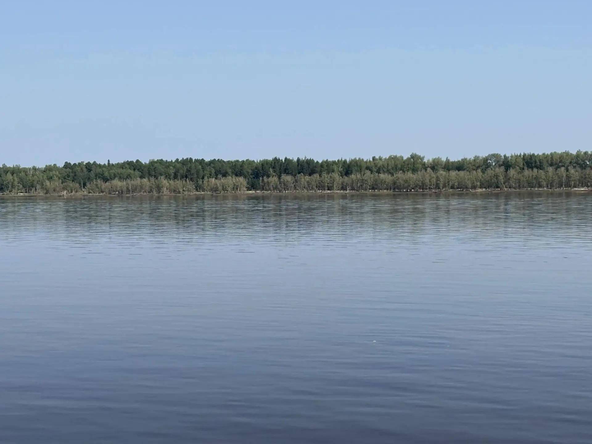 Уровень воды в главной водной артерии региона реке Обь, по данным наблюдений на 3 сентя...