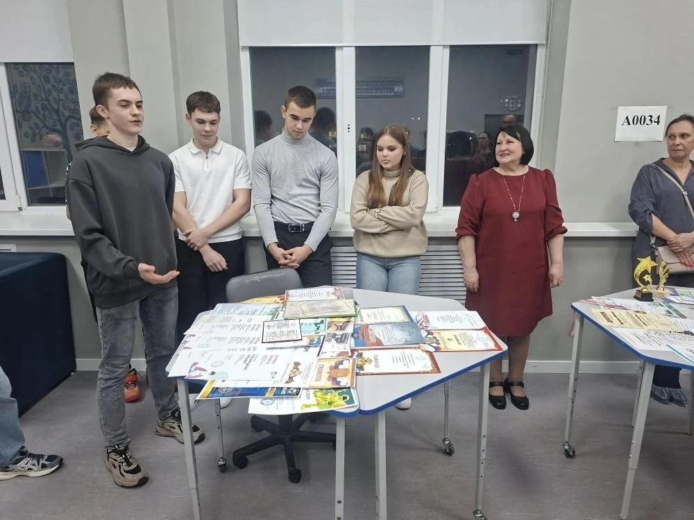 В 10 «А» классе прошла «Выставка достижений».🥇 В рамках празднования Дня науки, хотим поделиться с в