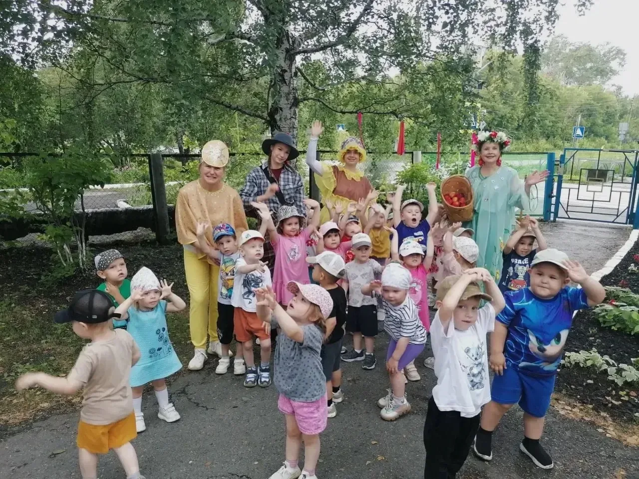 🌳 В ПОИСКАХ ВОЛШЕБНОГО ДЕРЕВА: ЛЕТНЕЕ ПРИКЛЮЧЕНИЕ МАЛЫШЕЙ
