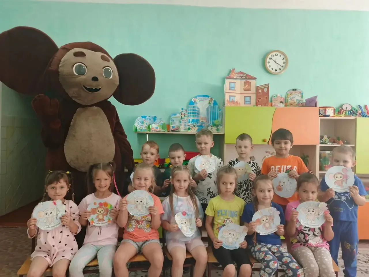 В старшей группе прошло увлекательное занятие, посвящённое Дню рождения Чебурашки. 😇
