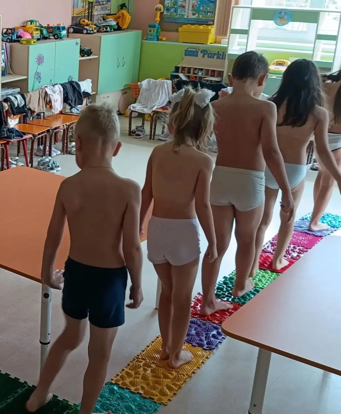 👣 Проснулись, потянулись — и по волшебным дорожкам! 👣