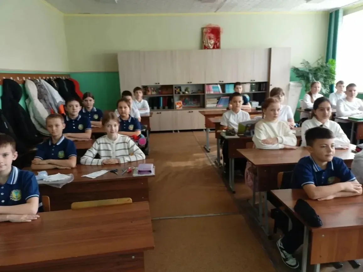 27 января в нашей школе прошли классные часы, посвященные 82 годовщине полного освобождения Ленингра