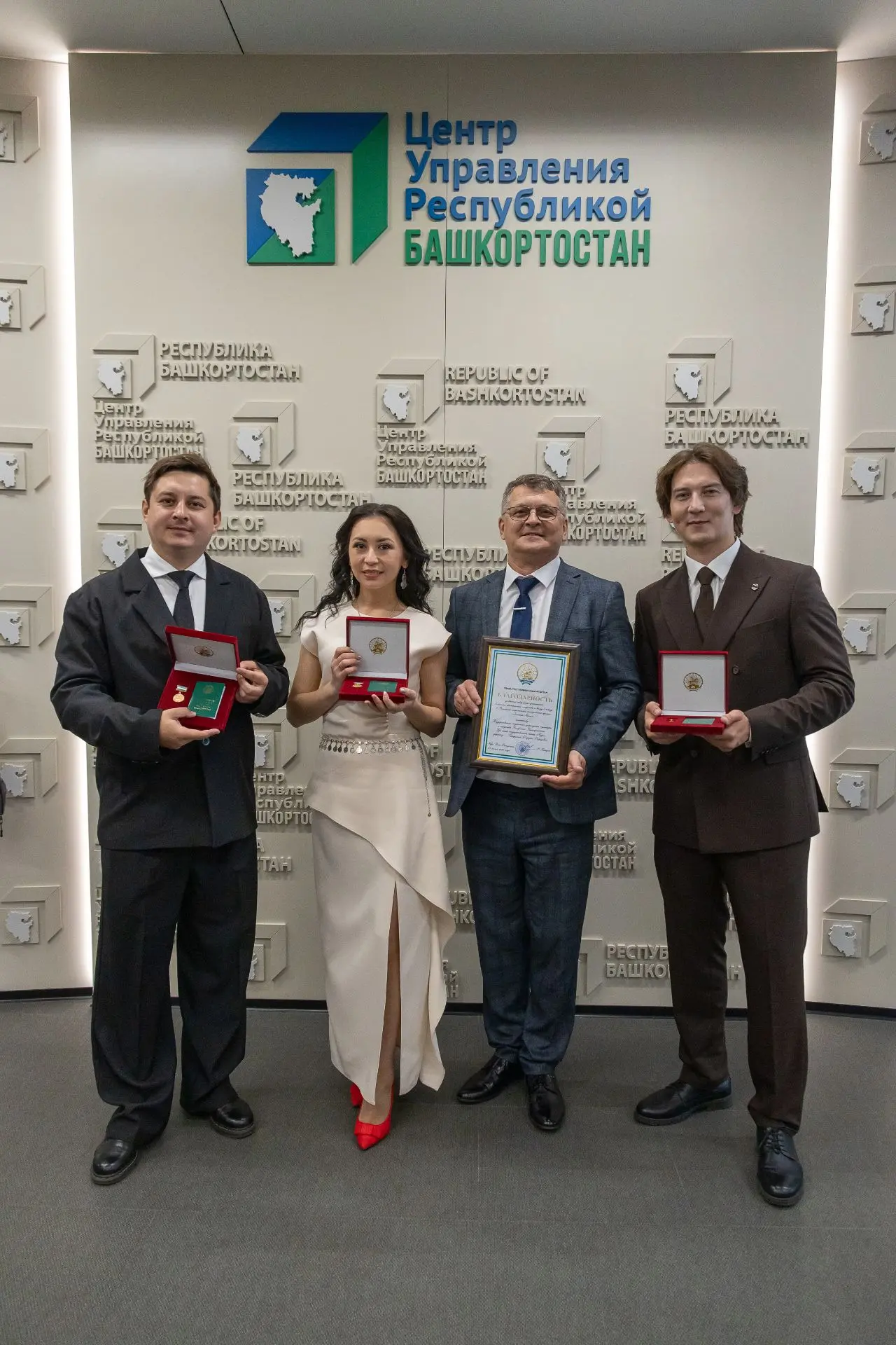 ✨ Глава Башкортостана Радий Хабиров вручил награды коллективу Уфимского татарского театра «Нур»

Гла