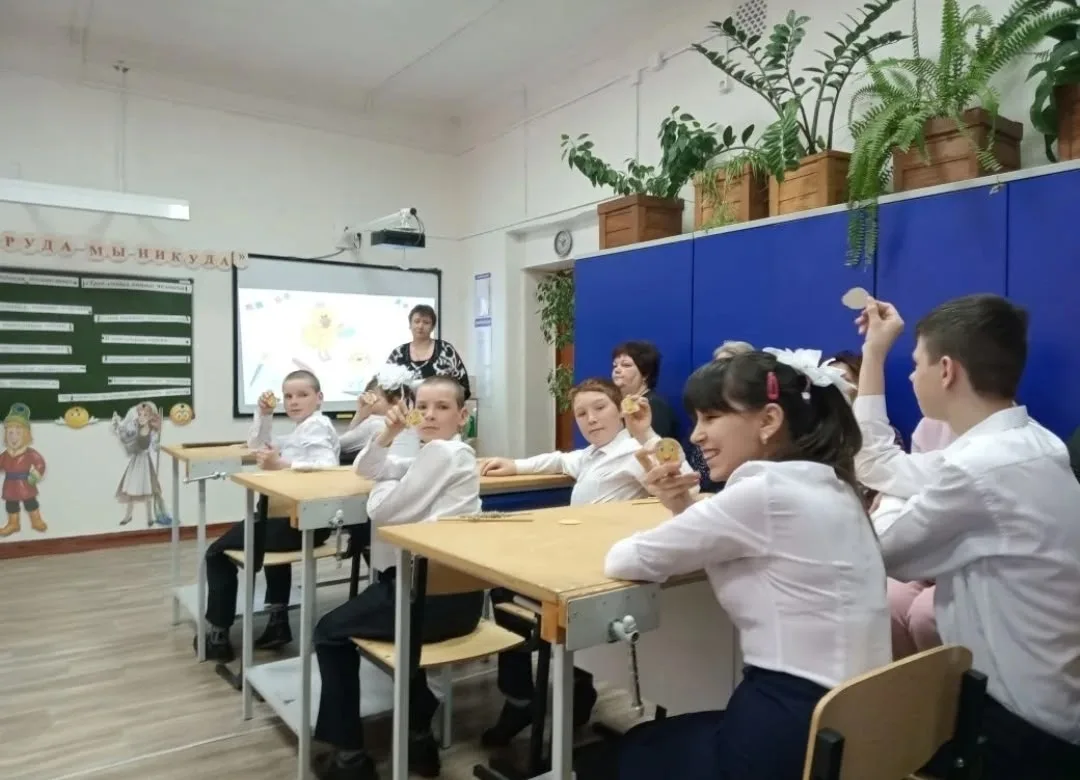 Сегодня, 14 апреля, в 5 классе прошло внеурочное занятие по трудовому обучению. Тема: "...