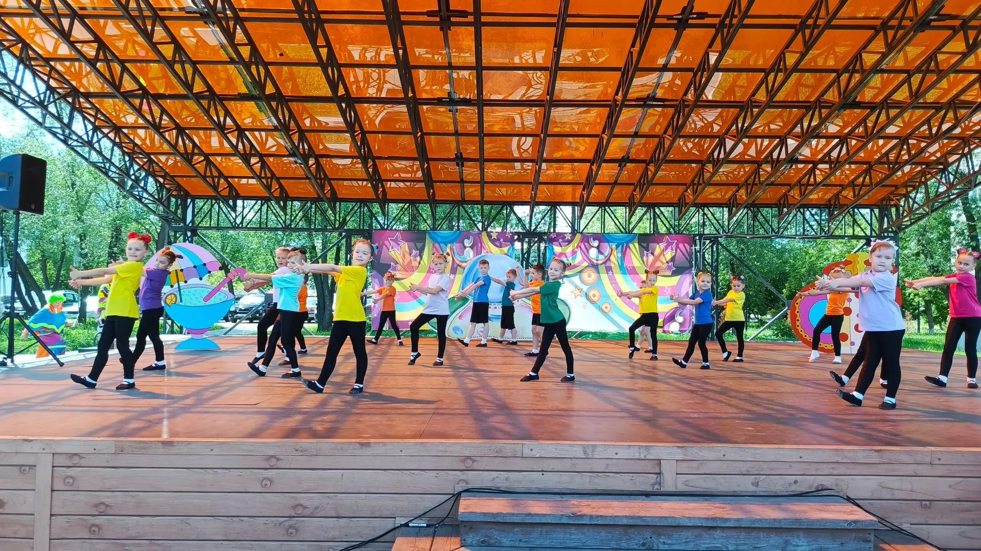 В День защиты детей, 1 июня 2026 года, в парке "Сибирский посад" 🌳 специалисты БУК "Культура" устро