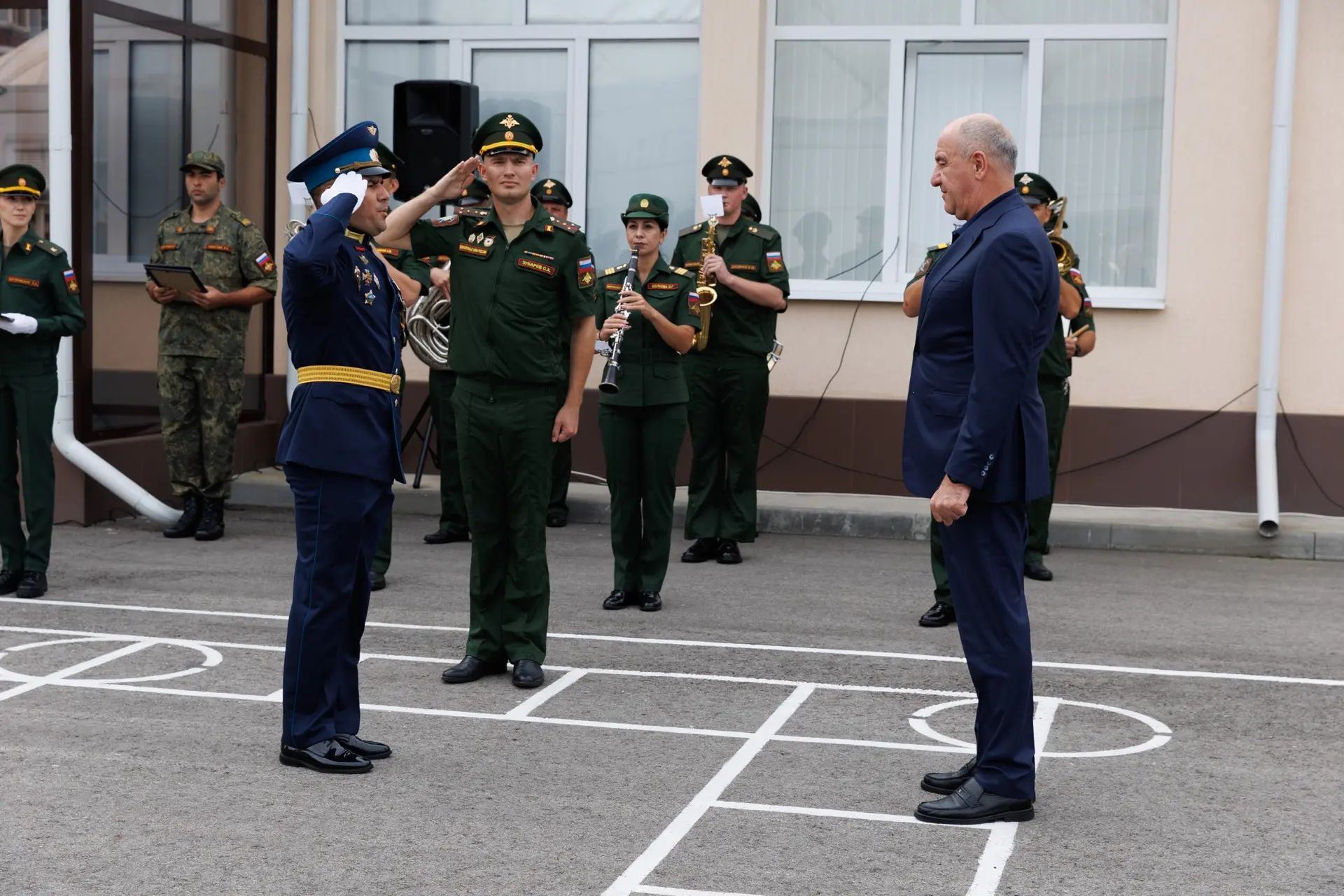 В добрый путь! С честью - к службе, с мужеством - к победам, с верностью - к Родине!