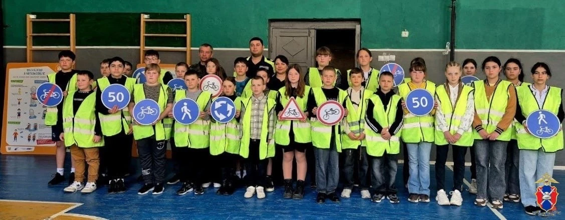 🚌В Чонгарской школе сотрудники Госавтоинспекции провели занятие на базе мобильного комплекса «Лабора