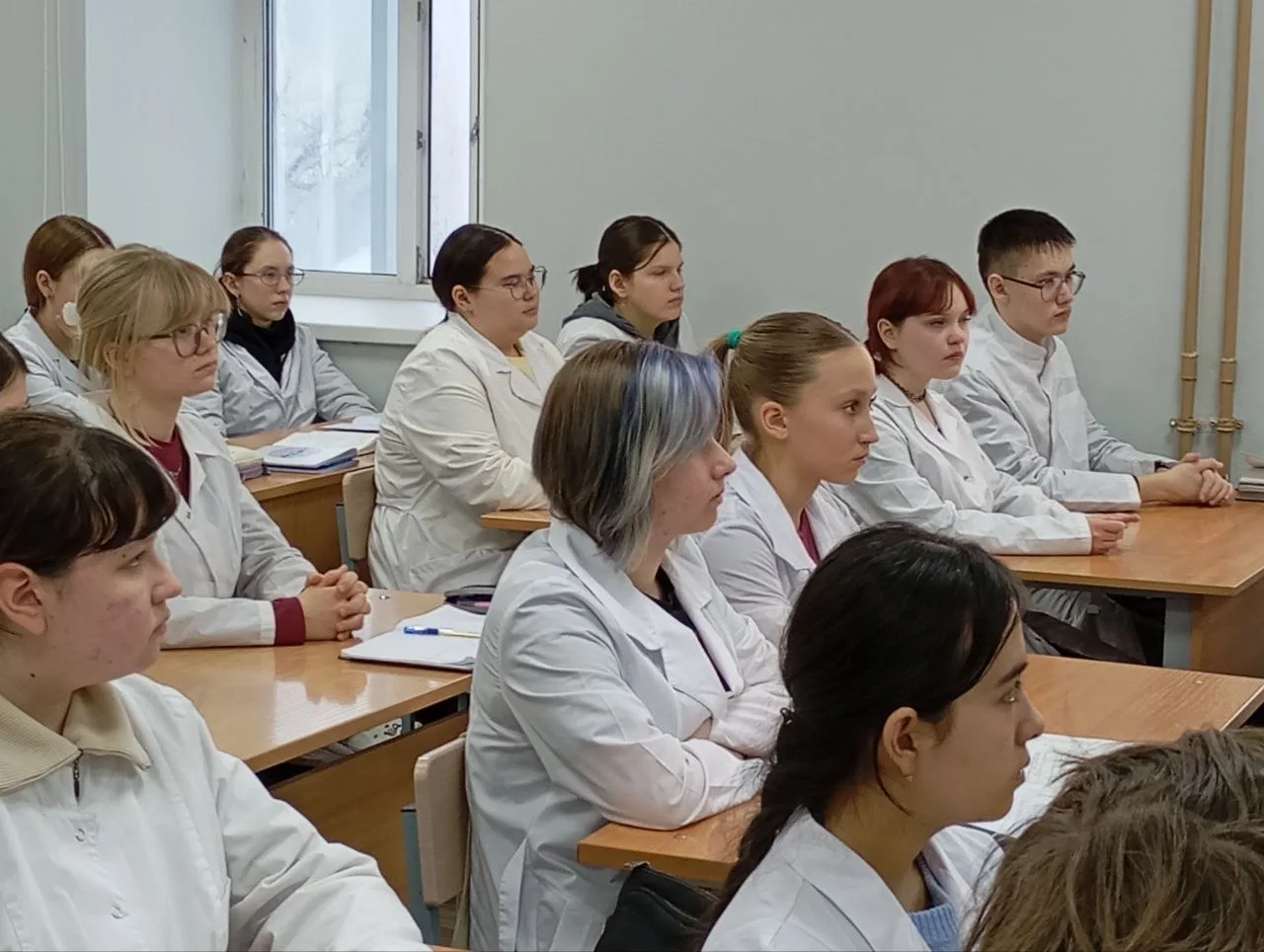 Студентам-медикам рассказали, как не стать жертвой кибермошенников и вербовщиков   Сотрудники Минтер