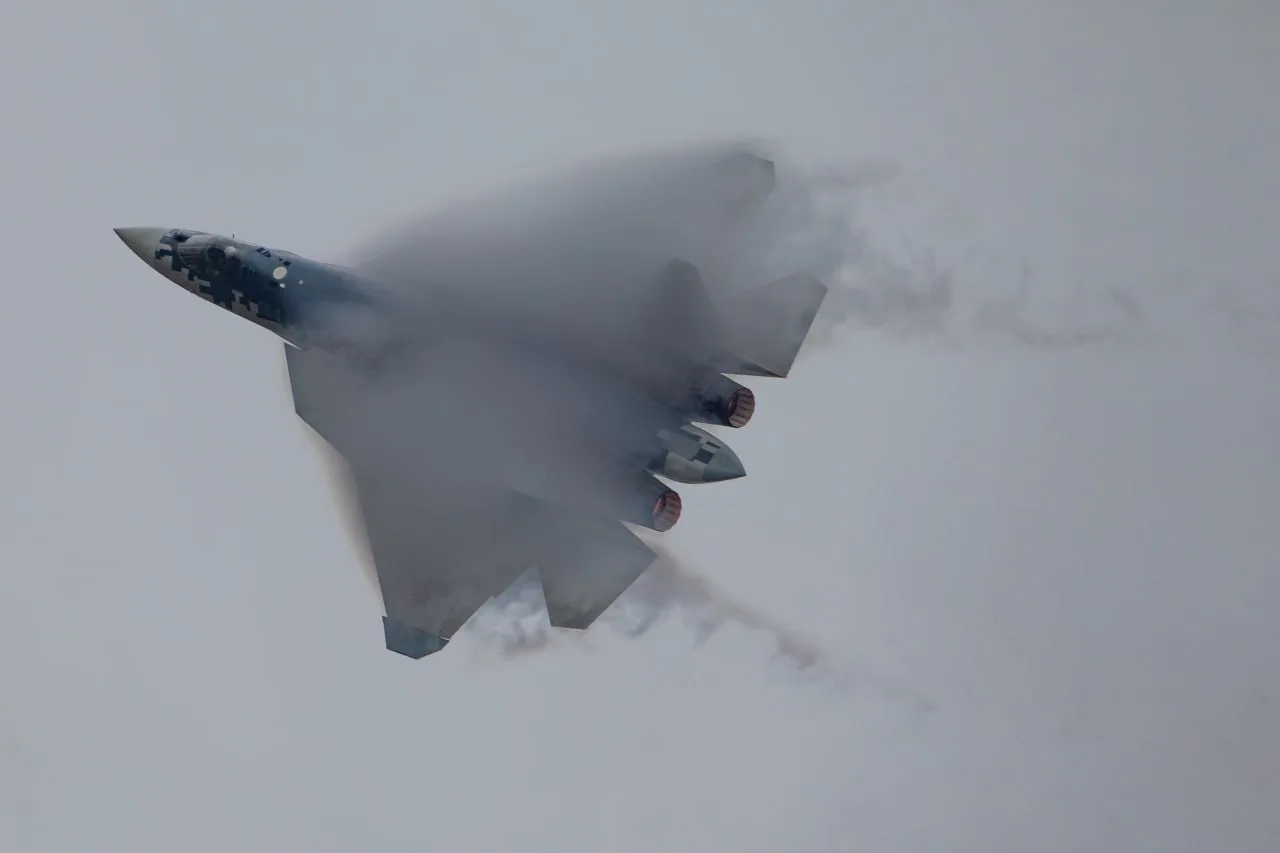 🪖 Ростех впервые покажет «стелс»-беспилотники для запуска с борта Су-57.