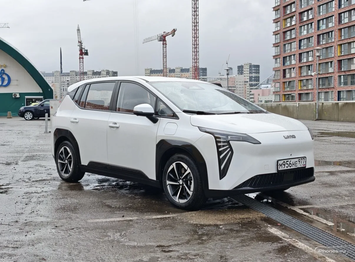 Зимний электромобиль с запасом под 500 км. Обзор UMO 5 с Алисой, который не боится русских морозов

