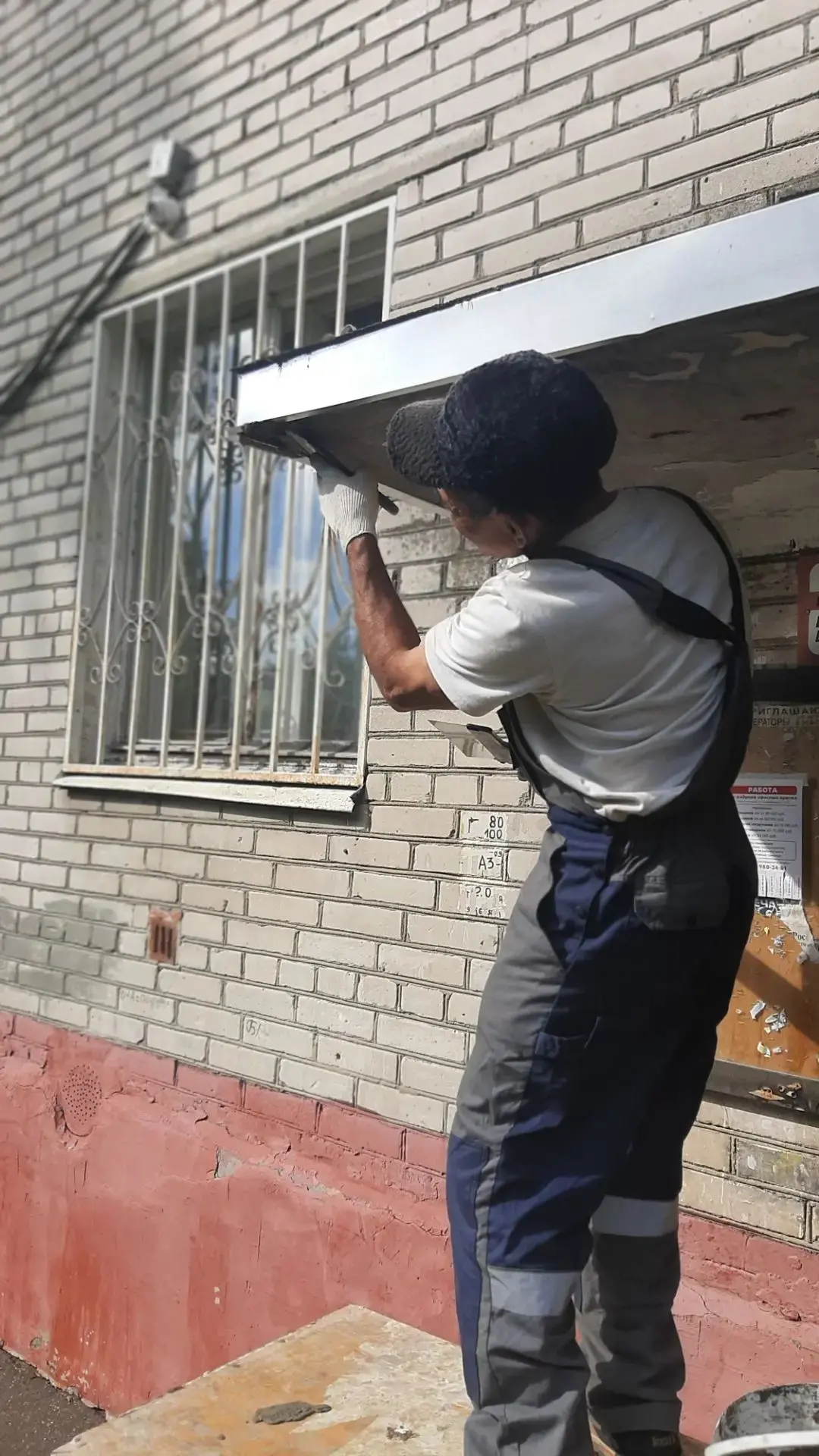 Ремонт козырьков входной группы МКД ул. Новинское шоссе, 8.