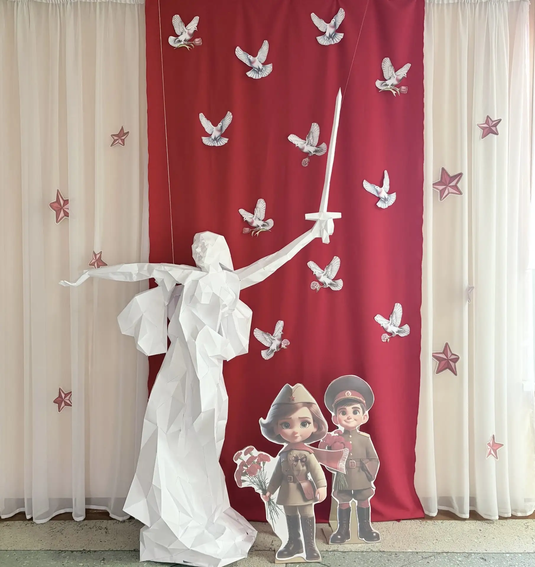 С каждым днём наша школа становится всё краше и уютнее🕊️   В преддверии великого праздника — Дня Поб