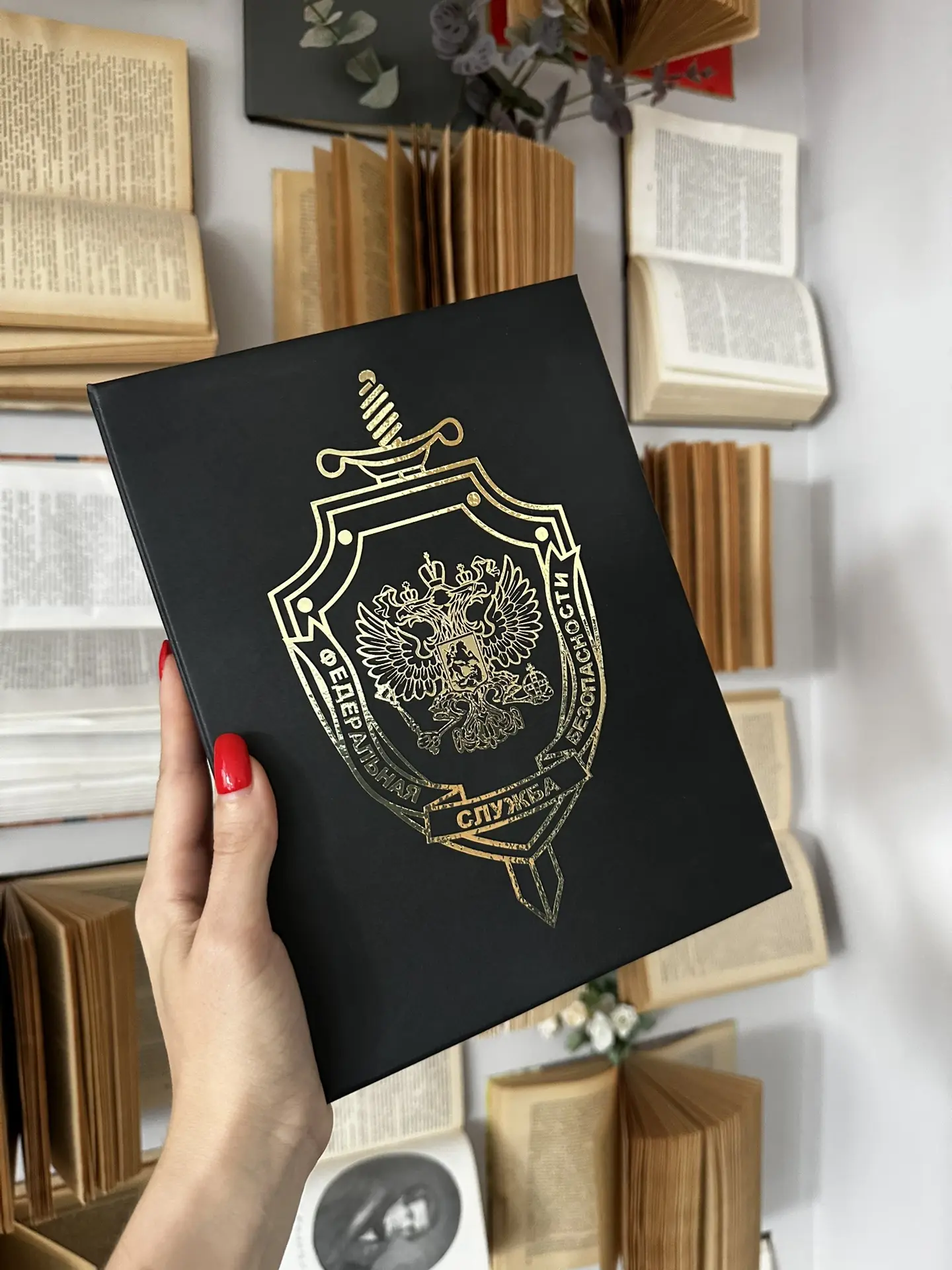 Дарить подарки красиво искусство. Мы делаем не только ежедневник, но и заботимся о красивой подаче, 