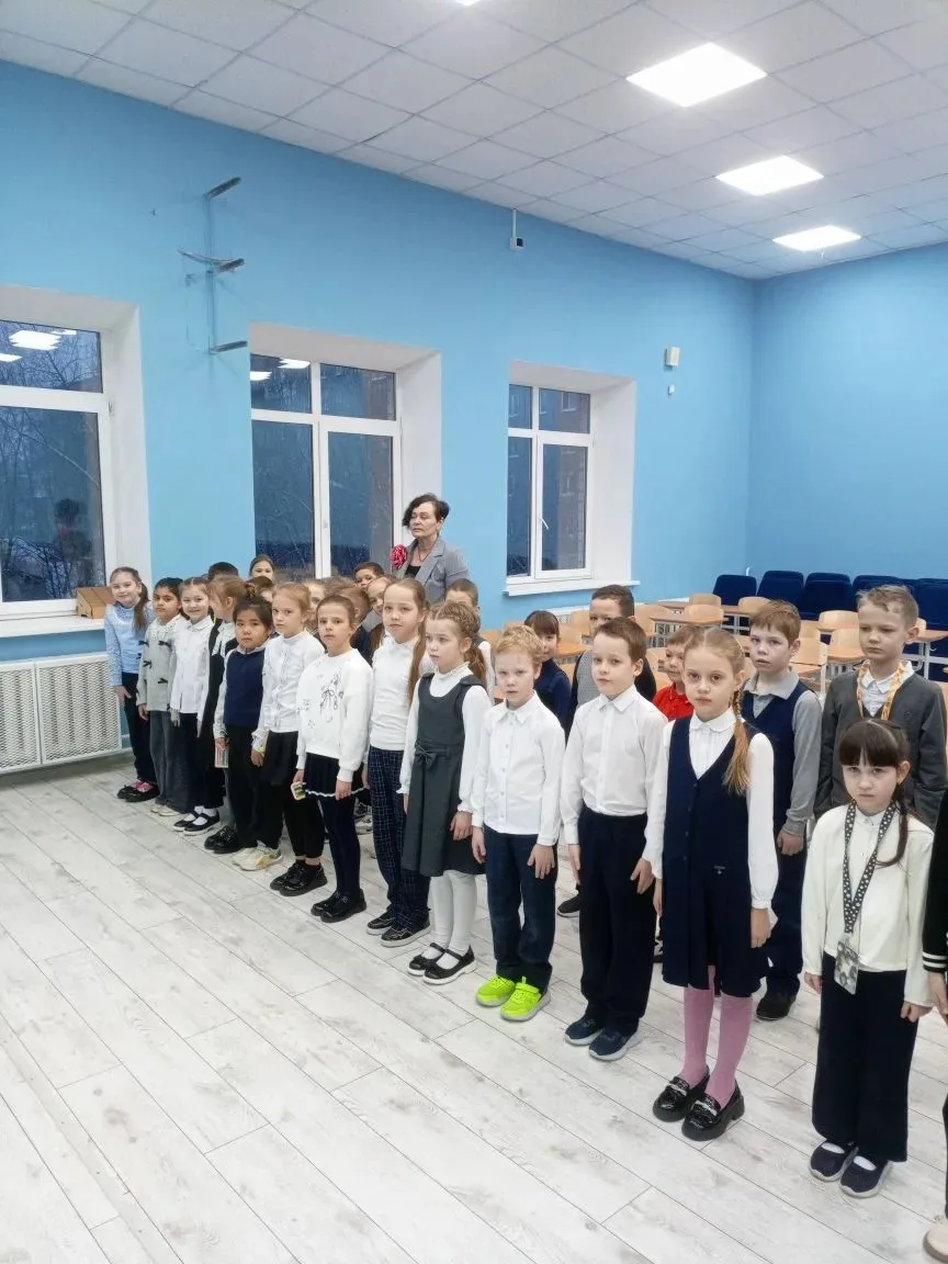 02.03 Торжественная церемония поднятия флага и исполнения гимна Российской Федерации  #СвердловскийР
