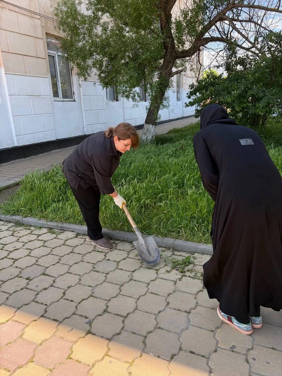 Работники МКУ «ЦБС» приняли активное участие в общегородском субботнике, который состоя...