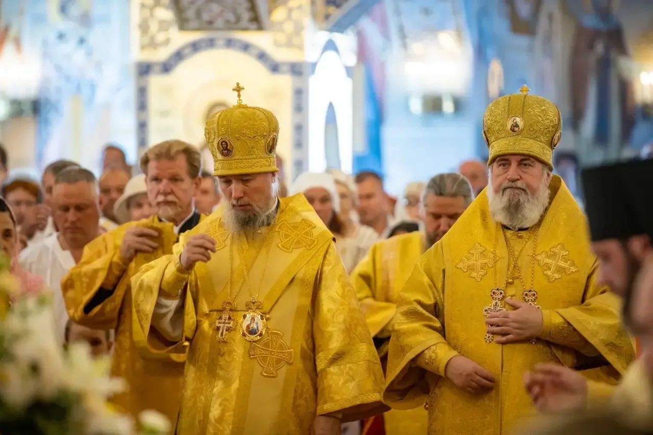 В Анапе совершили Божественную литургию митрополит Екатеринодарский и Кубанский Василий и епископ Но