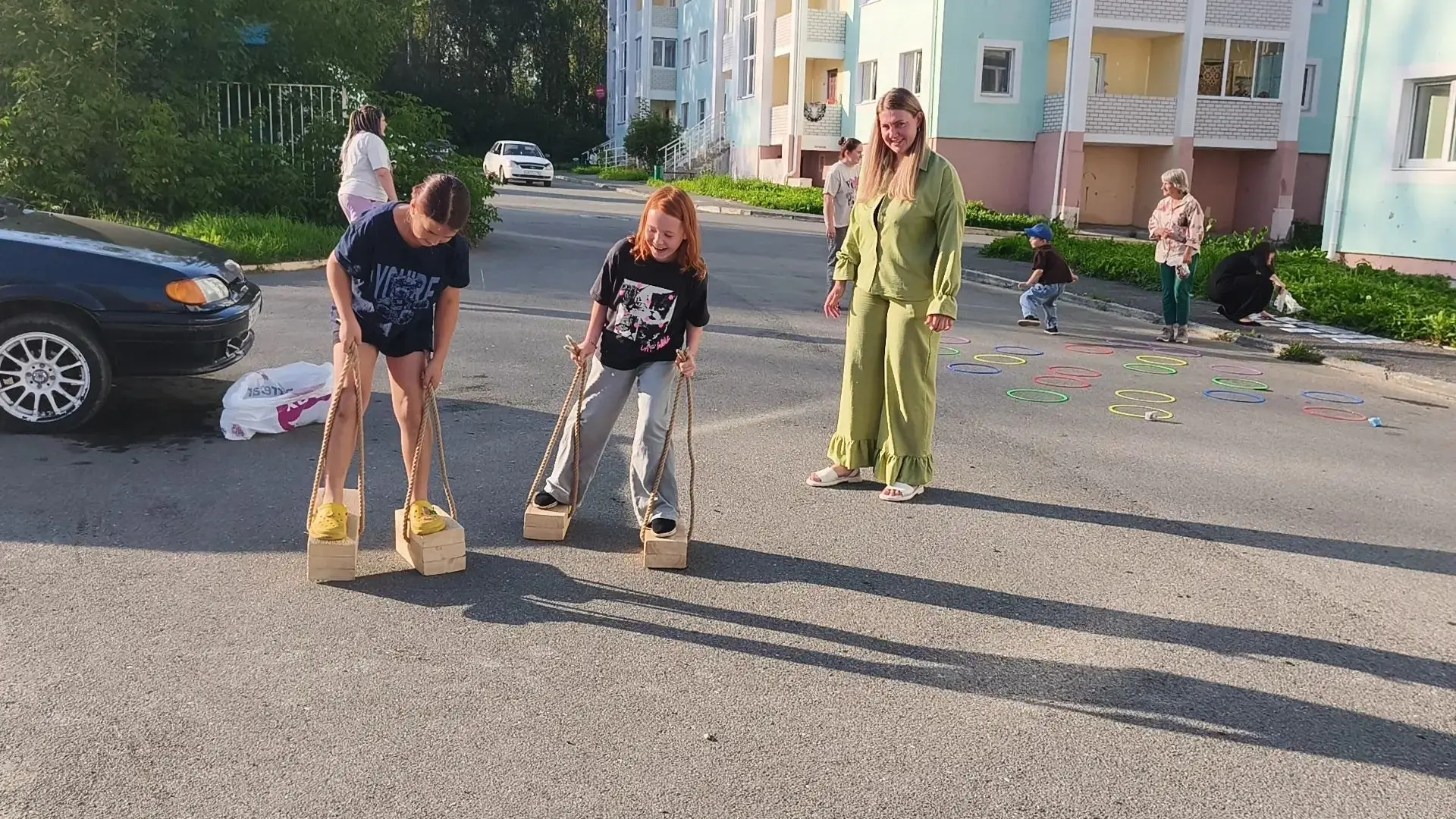 Есть такая добрая традиция у нас - в преддверии Дня города устраивать праздник двора.
