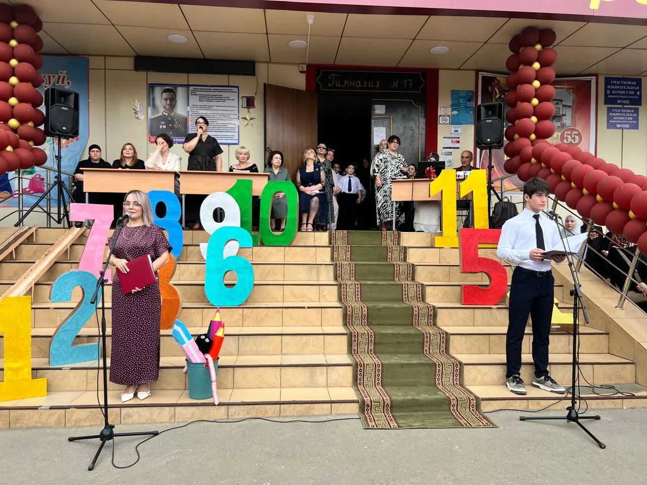 Торжественная линейка ко Дню знаний в МБОУ «Гимназия № 17» им. Сиражутина Магомедовича ...