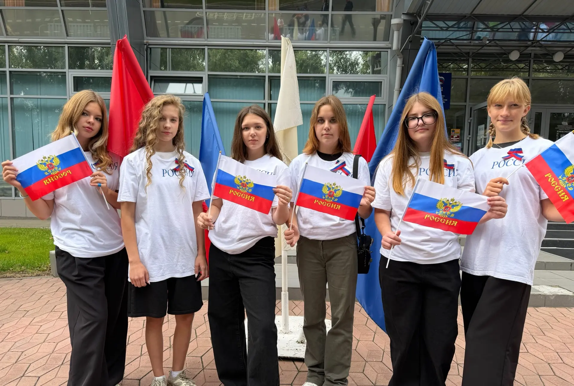 22 августа в России отмечается День Государственного флага Российской Федерации.