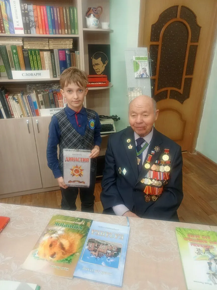 ✨ Вдохновляющая встреча с детским писателем ✨ 🤲 В нашей школе продолжается профориентационный месяц,