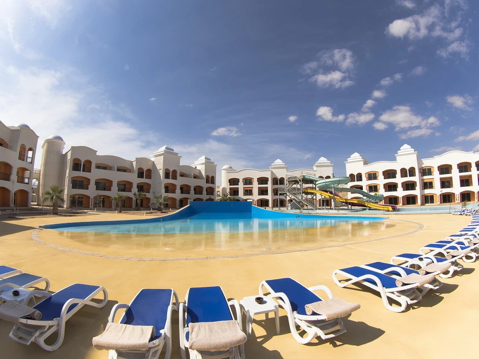 Отель FUN & SUN ACTIVE NAAMA WAVES расположен в Шарм-эш-Шейхе, в районе Наама Бэй. Два ...
