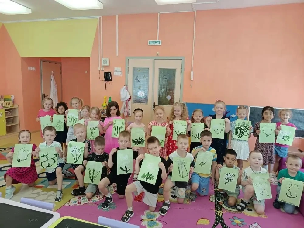 В старшей группе «Золотая рыбка» ДО «Русалочка» прошло увлекательное занятие по рисованию с использо