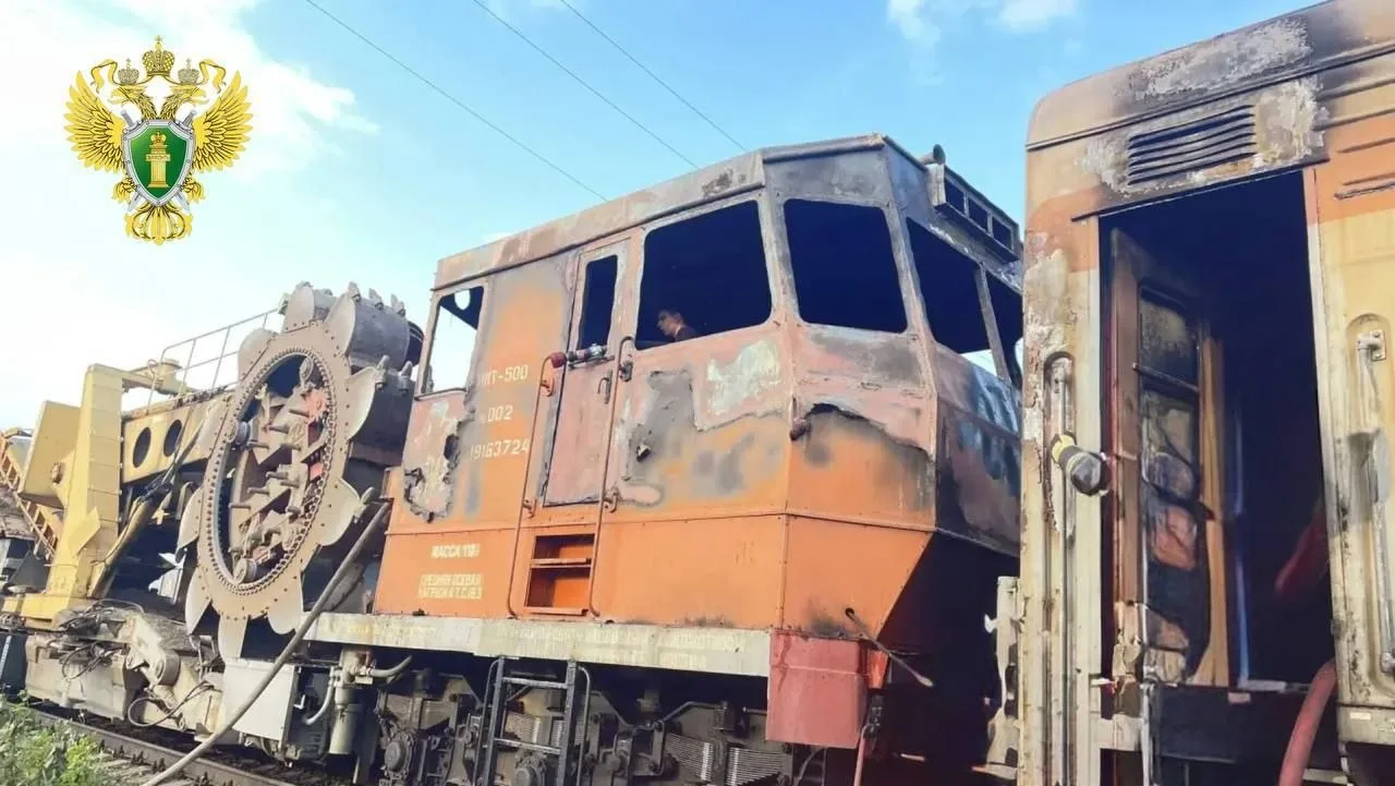 На железнодорожной станции в Екатеринбурге полностью сгорел вагон